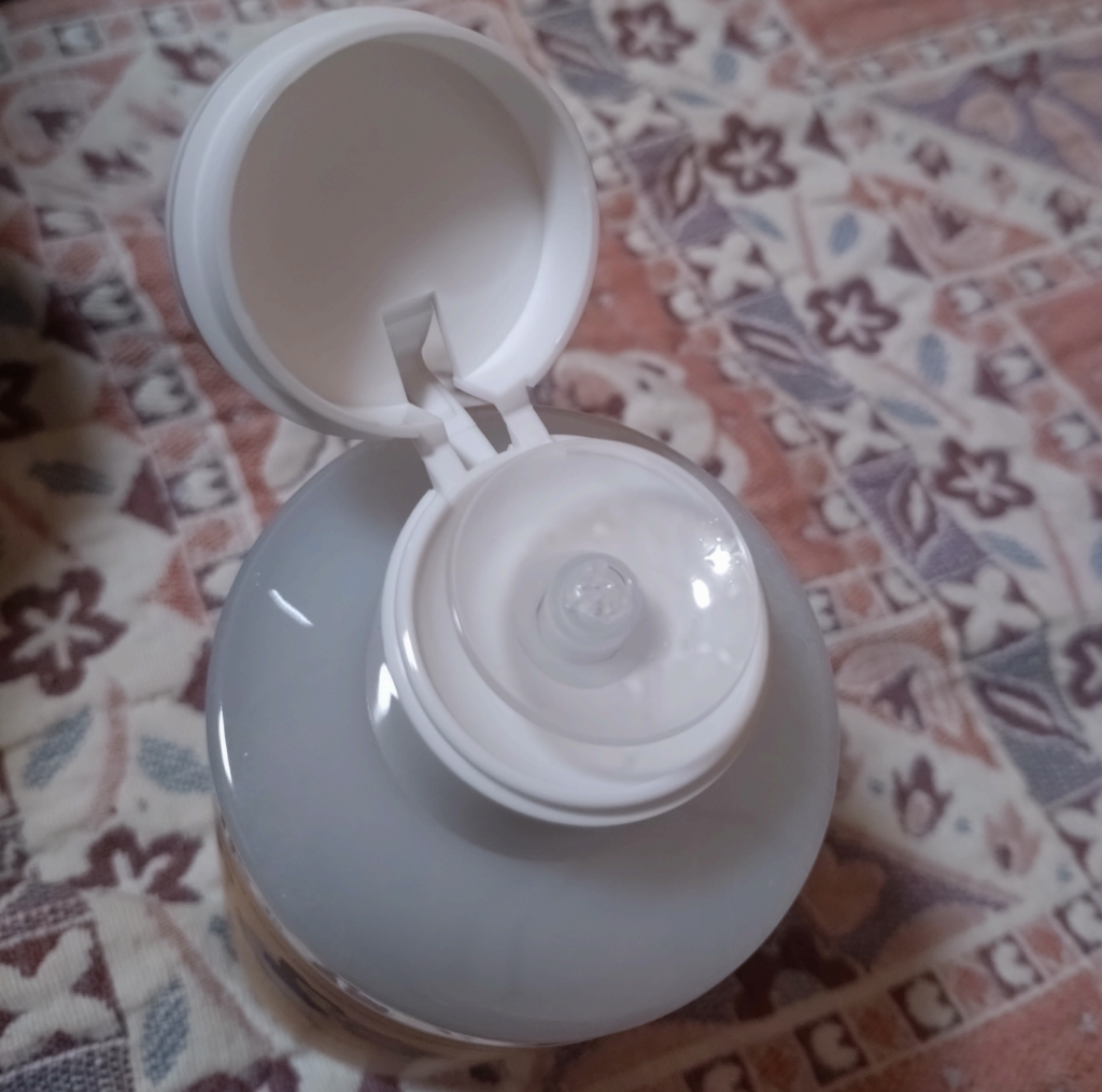 ジェイメラ　jmella　クレンジングウォーターEX　美女と野獣　ベル　ディズニー　メイク落とし　マンダリン　ピンクピオニー　ホワイトムスク　キャップの内側　蓋