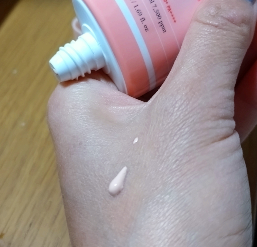 マリーアンドメイ　maryandmay　プライマーグロウサンクリーム　テクスチャー1