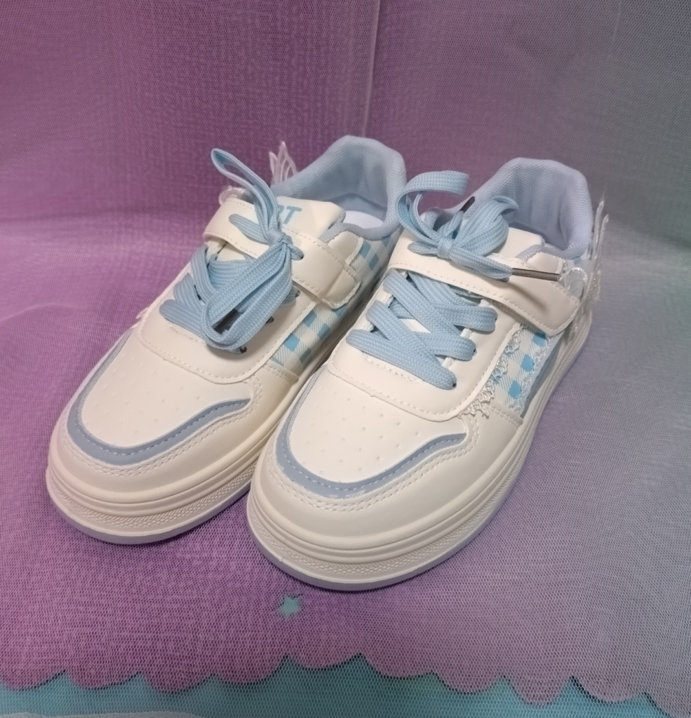 shein　リピート買い商品　プチプラ通販　　キッズスニーカー