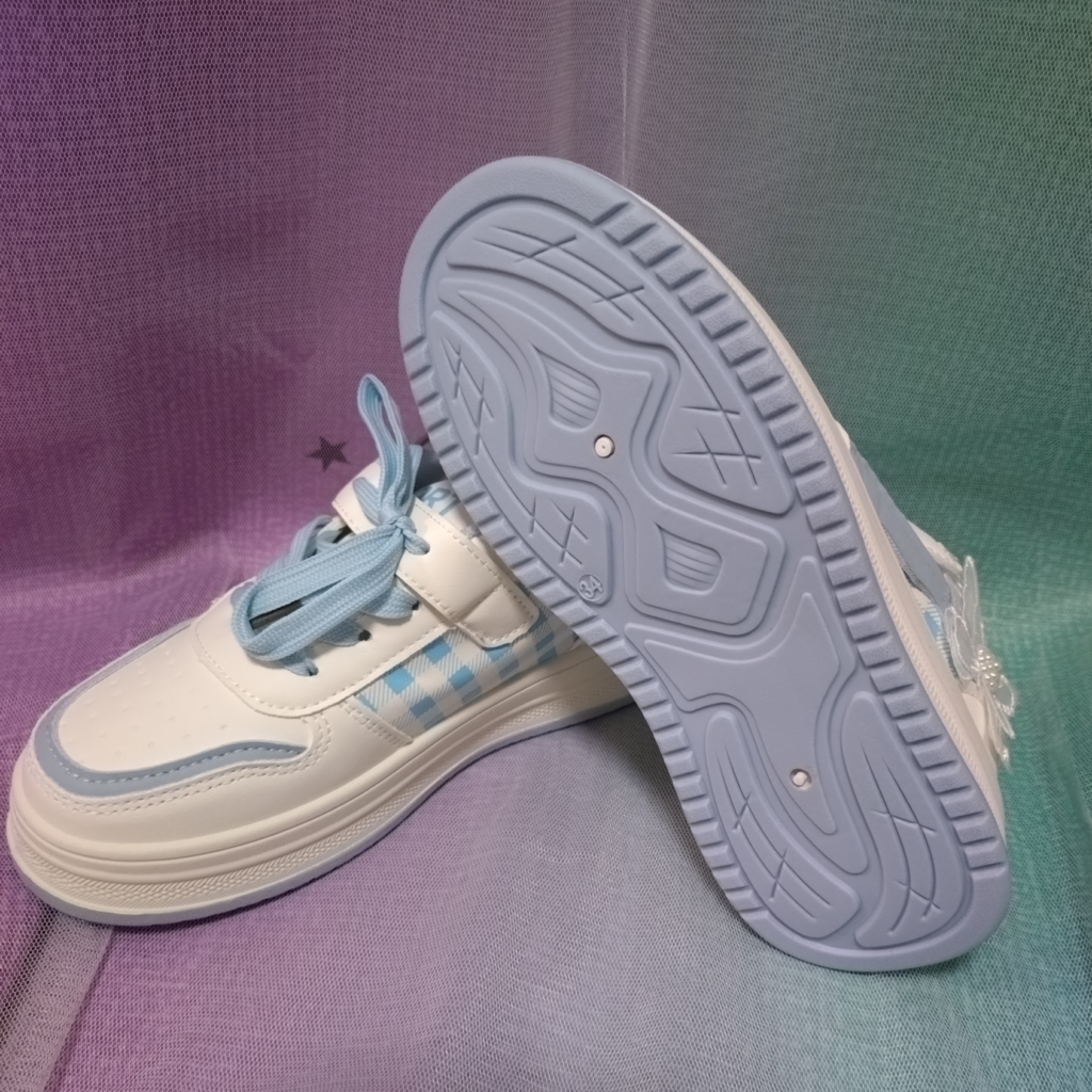 shein　リピート買い商品　プチプラ通販　　キッズスニーカー　靴底