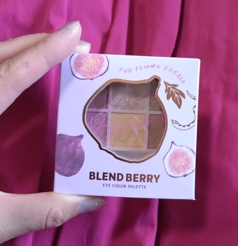 ブレンドベリー　blendberry　オーラクリエイション　アイシャドウパレット　コーセー　kose　パッケージ　サイズ